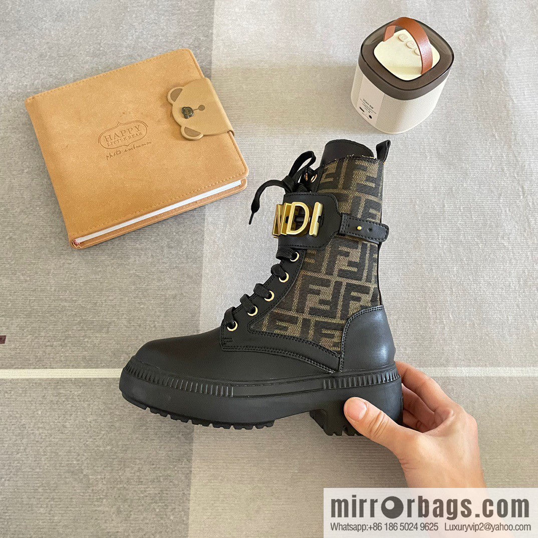 🐰🐰FENDI Fendi 2023 Fendi Graphy series autumn and winter catwalk Martin boots Xiaohongshu recommends autumn and winter Martin boots