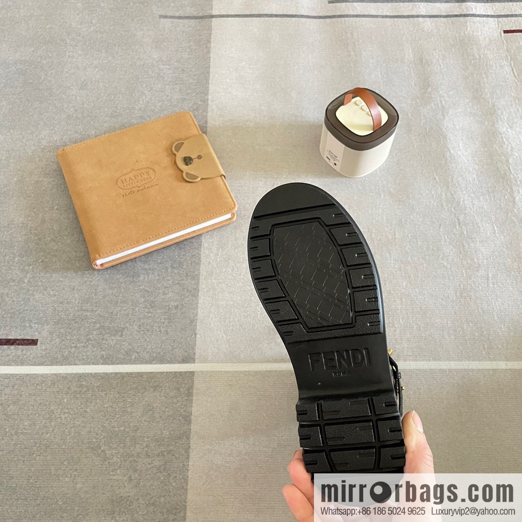 🐰🐰FENDI Fendi 2023 Fendi Graphy series autumn and winter catwalk Martin boots Xiaohongshu recommends autumn and winter Martin boots