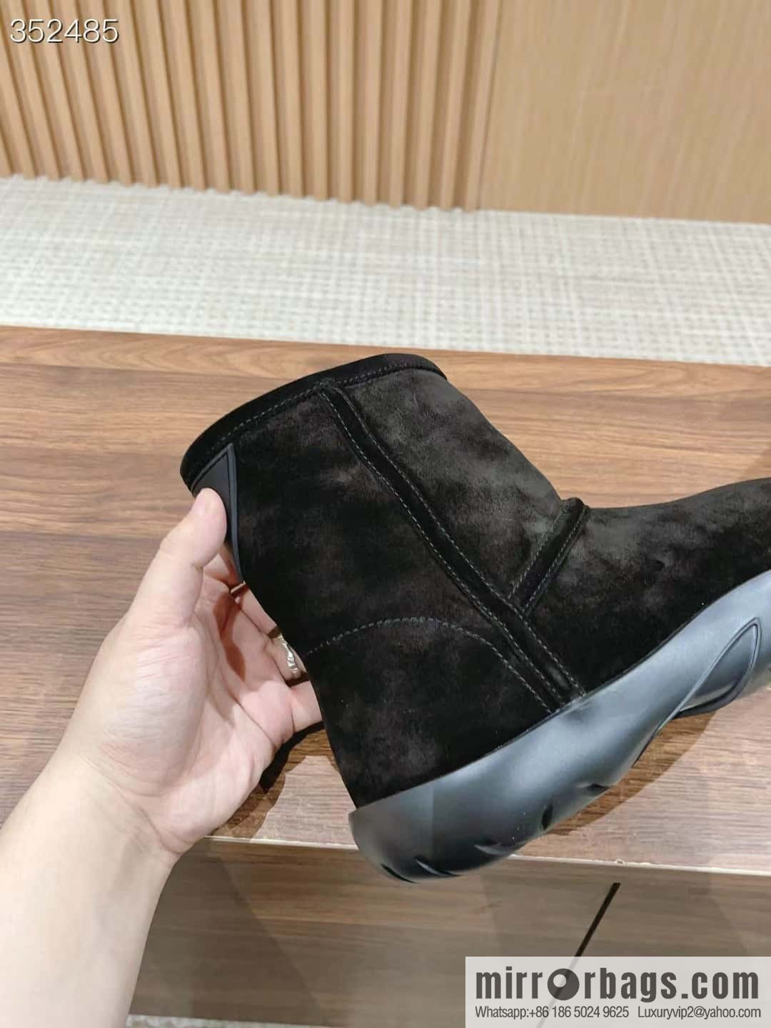 ๐ฐ๐ฐ๐๐จ๐ญ๐ญ๐๐ ๐ ๐๐๐ง๐๐ญ๐ BV autumn and winter new round head simple snow boots fluffy short boots