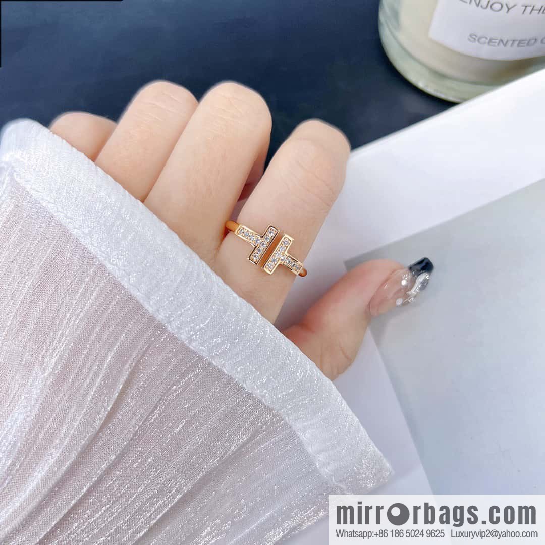 (5 Diamonds) ☀️ Tiffany & co, Classic T Series 5 Diamond Double T Ring ☀️