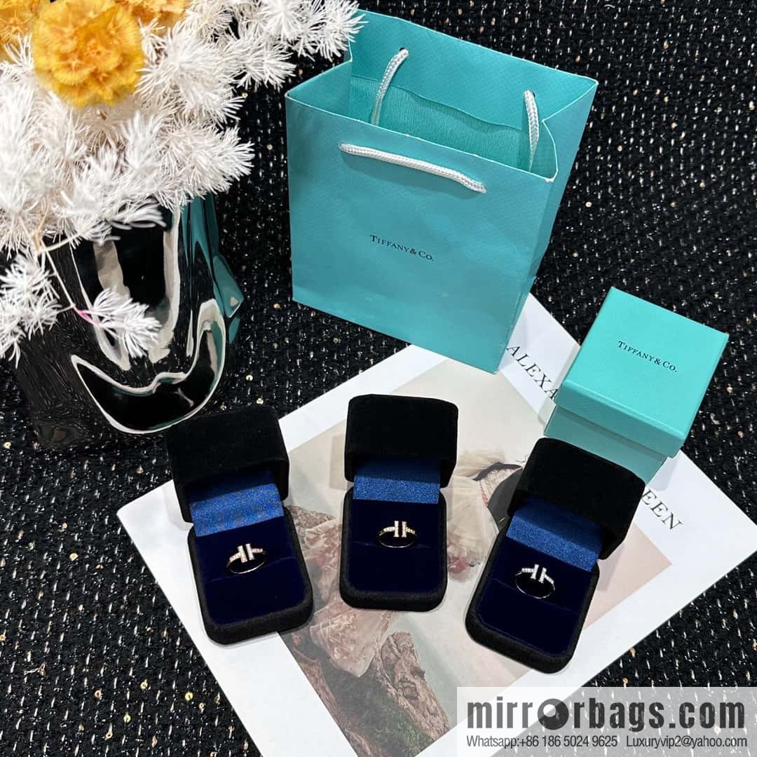 (5 Diamonds) ☀️ Tiffany & co, Classic T Series 5 Diamond Double T Ring ☀️