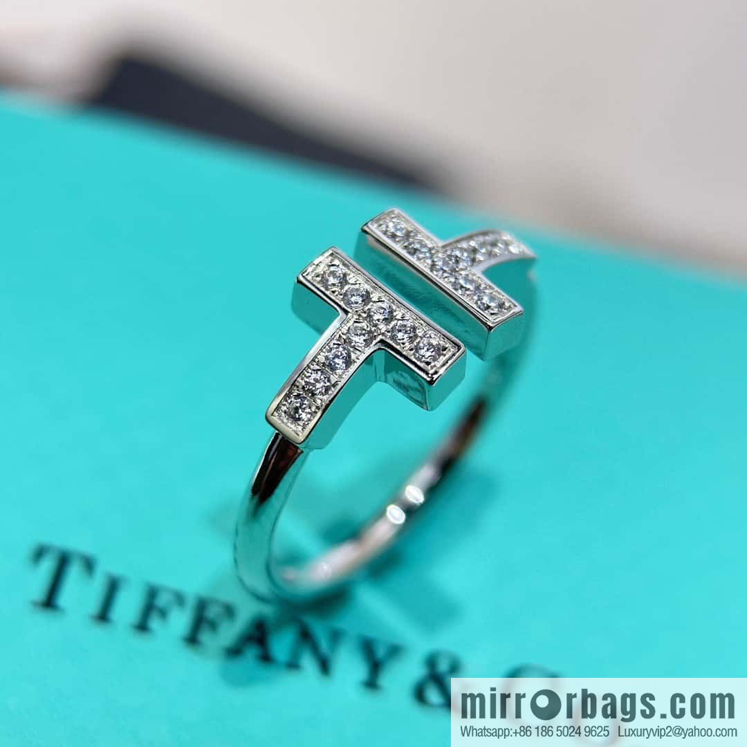 (5 Diamonds) ☀️ Tiffany & co, Classic T Series 5 Diamond Double T Ring ☀️