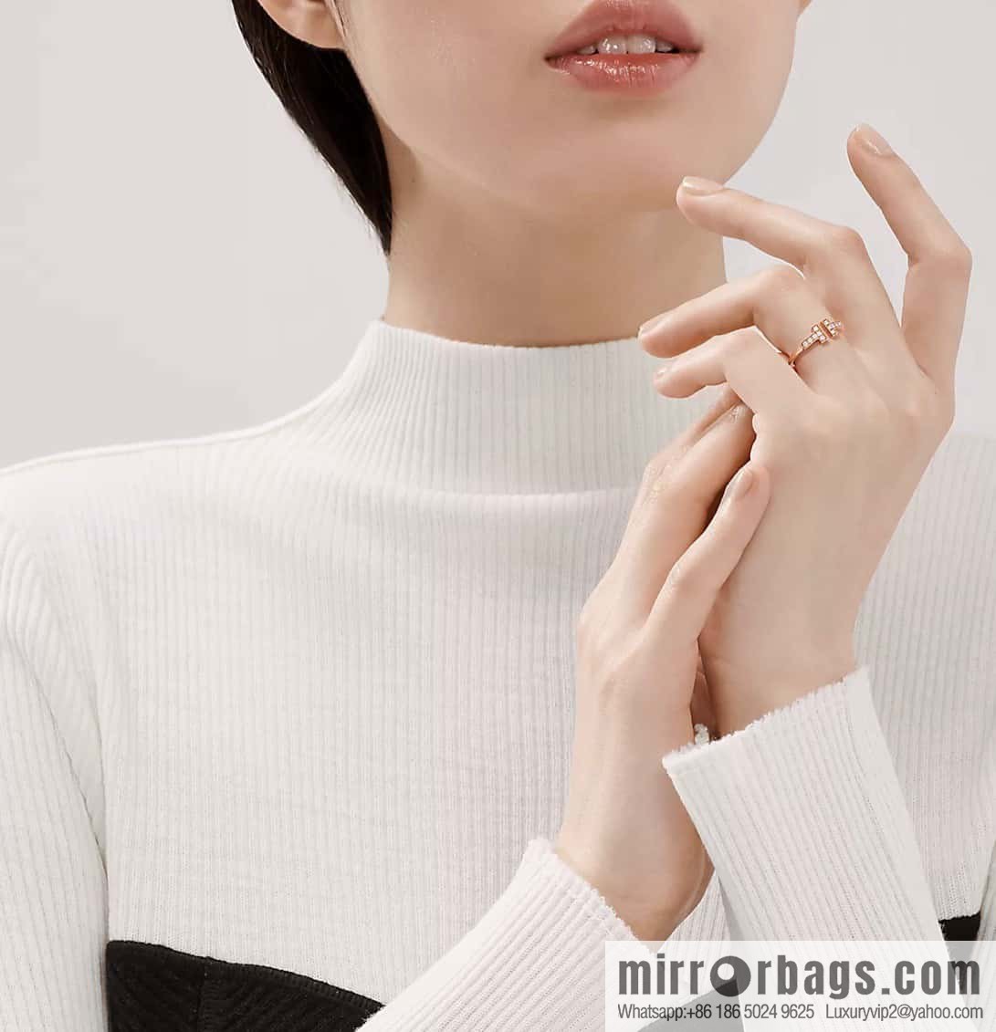 (3 Diamonds) ☀️ Tiffany & Co, Classic T Series 3 Diamond Double T Ring ☀️