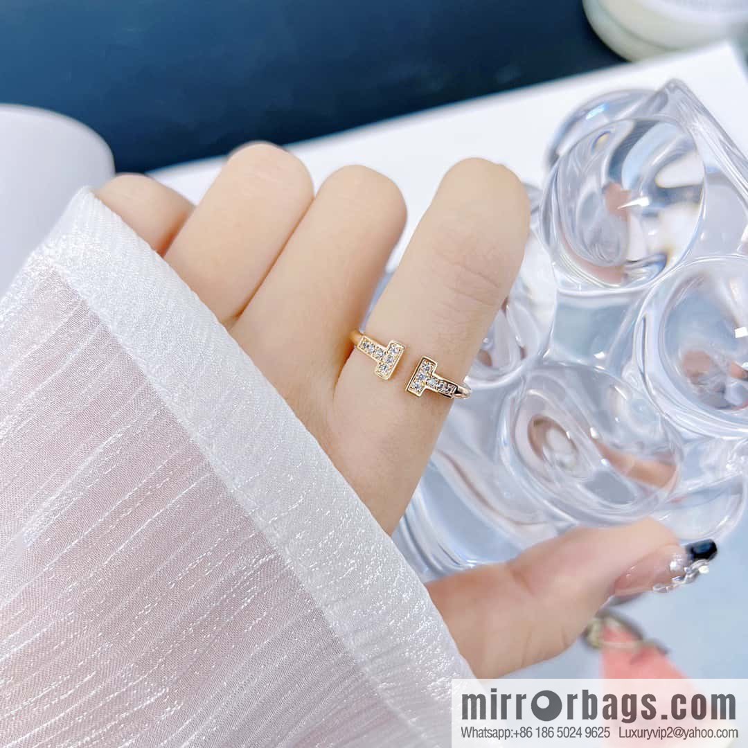 (3 Diamonds) ☀️ Tiffany & Co, Classic T Series 3 Diamond Double T Ring ☀️