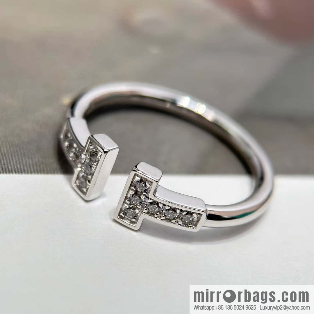 (3 Diamonds) ☀️ Tiffany & Co, Classic T Series 3 Diamond Double T Ring ☀️