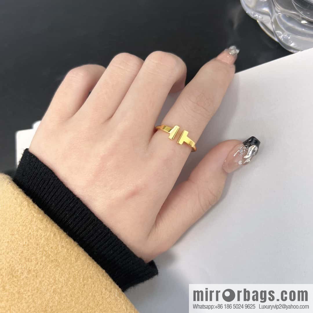 Glossy Ring ☀️ Tiffany & Co, Classic T Series, Glossy Double T Ring ☀️