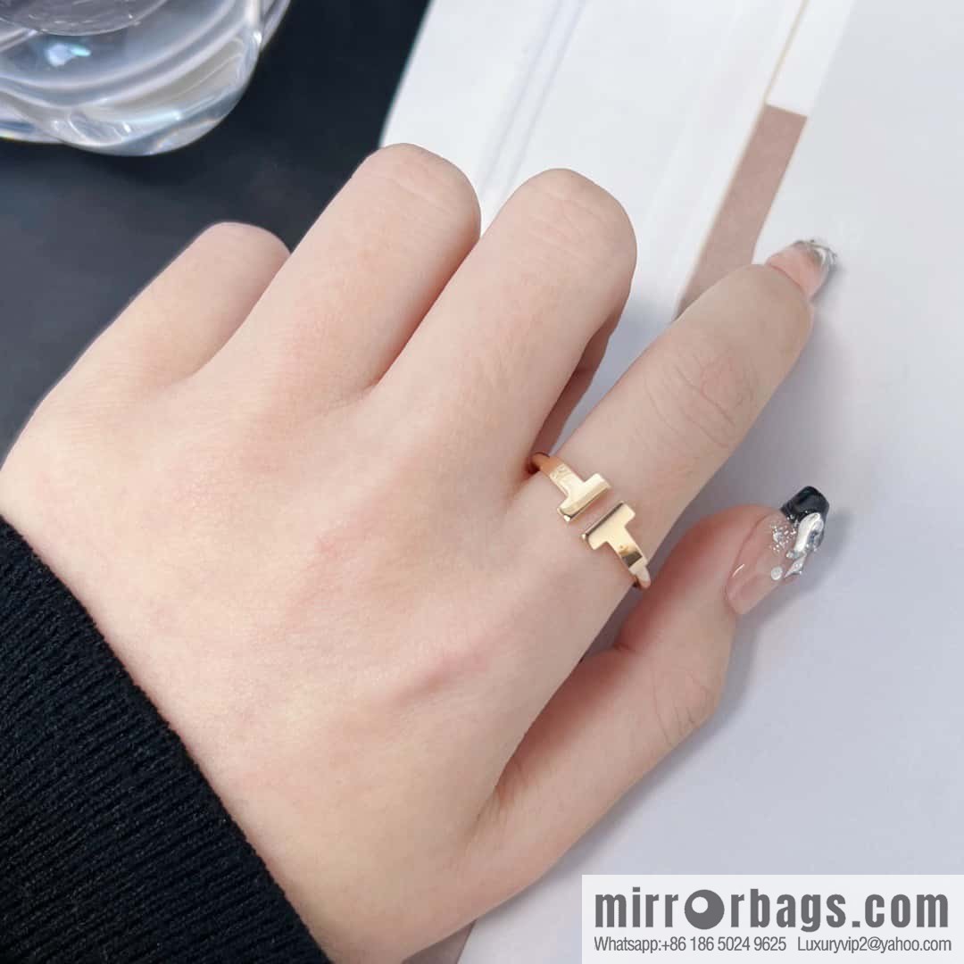 Glossy Ring ☀️ Tiffany & Co, Classic T Series, Glossy Double T Ring ☀️
