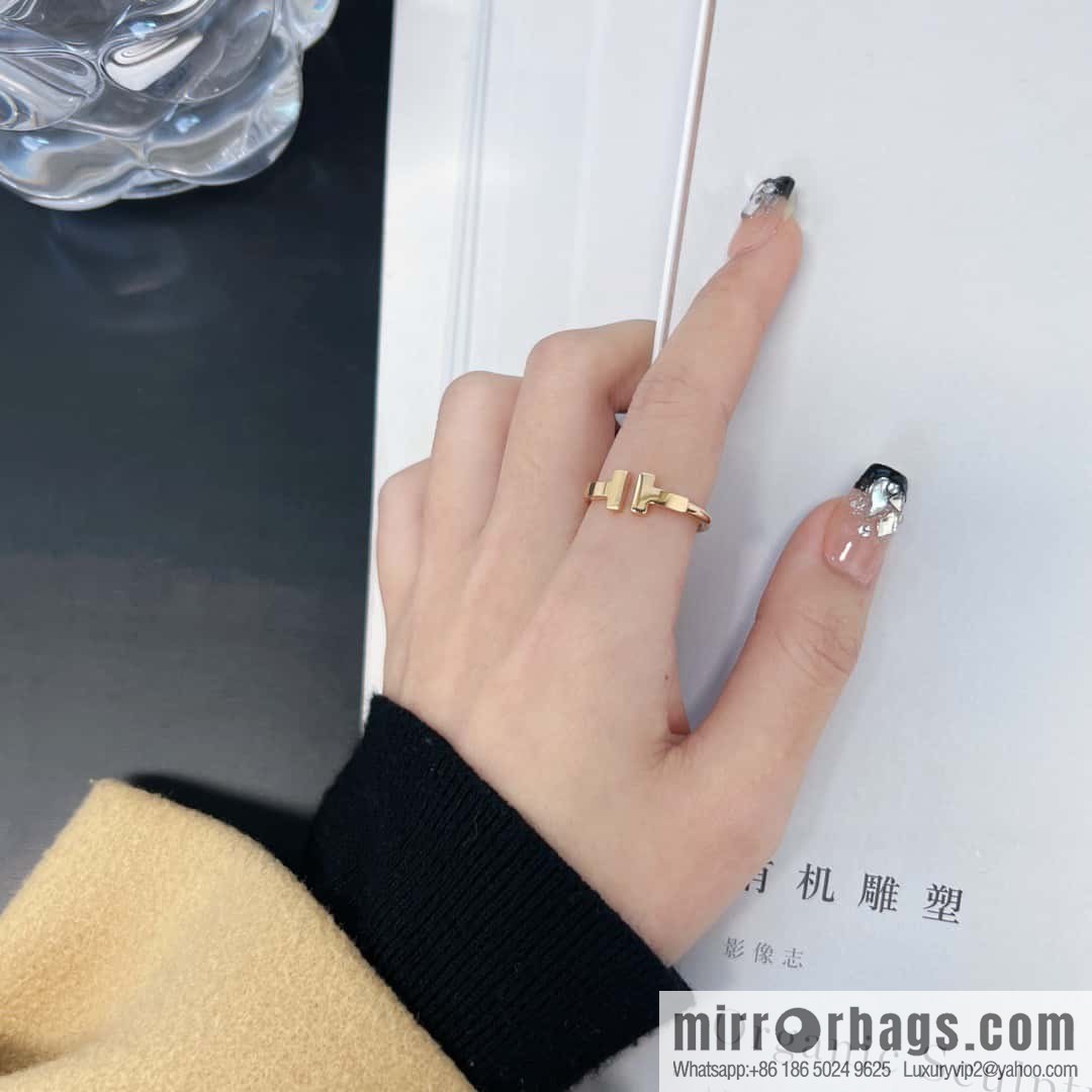 Glossy Ring ☀️ Tiffany & Co, Classic T Series, Glossy Double T Ring ☀️