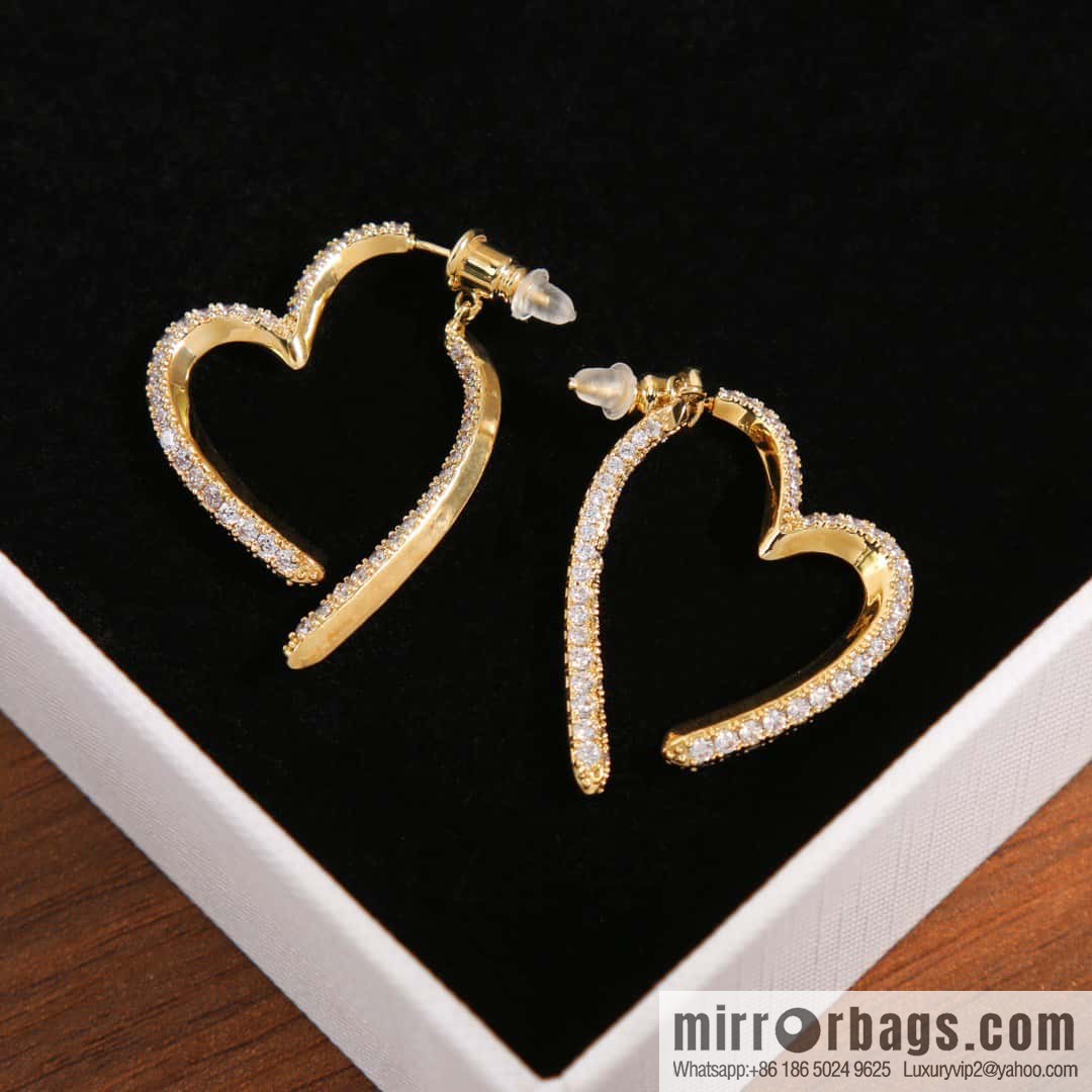 ☀️Celine heart love stud earrings