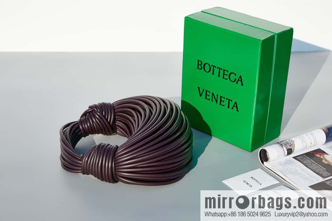 Bottega Veneta, model 680934 autumn and winter new Jodie ramen clutch bag number: 80803 #grape purple