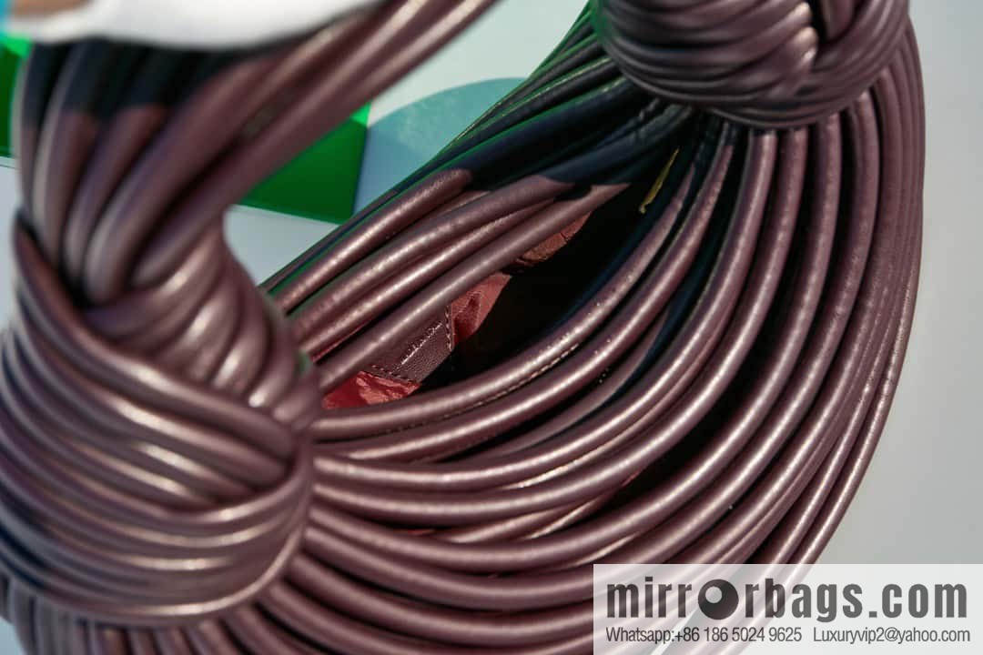 Bottega Veneta, model 680934 autumn and winter new Jodie ramen clutch bag number: 80803 #grape purple