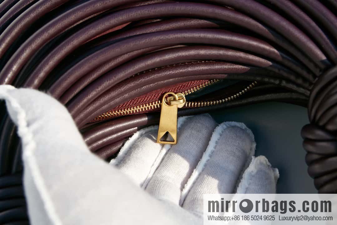 Bottega Veneta, model 680934 autumn and winter new Jodie ramen clutch bag number: 80803 #grape purple