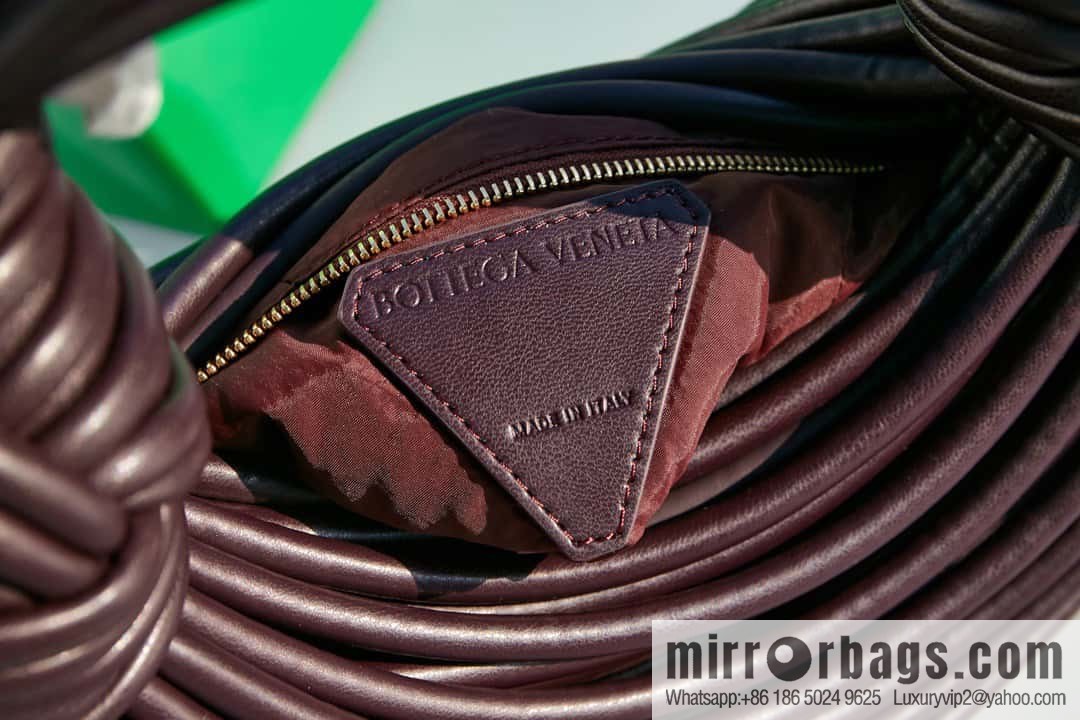 Bottega Veneta, model 680934 autumn and winter new Jodie ramen clutch bag number: 80803 #grape purple
