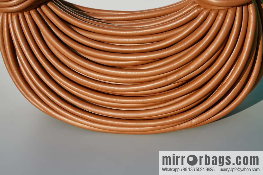 Bottega Veneta, model 680934 autumn and winter new Jodie ramen clutch bag number: 80803 #caramel color