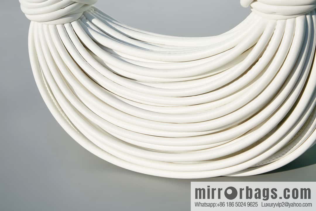 Bottega Veneta, model 680934 autumn and winter new Jodie ramen clutch bag number: 80803 #white