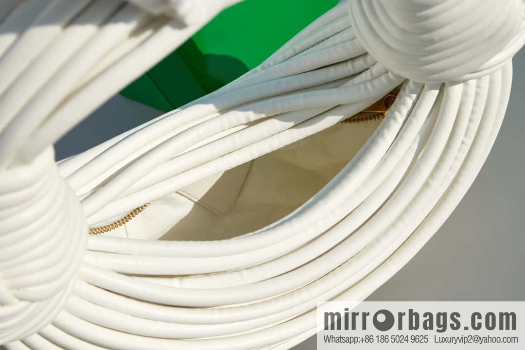 Bottega Veneta, model 680934 autumn and winter new Jodie ramen clutch bag number: 80803 #white