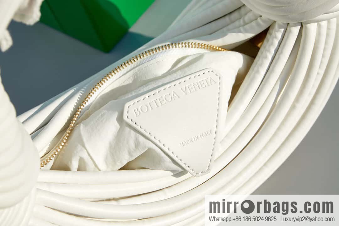 Bottega Veneta, model 680934 autumn and winter new Jodie ramen clutch bag number: 80803 #white