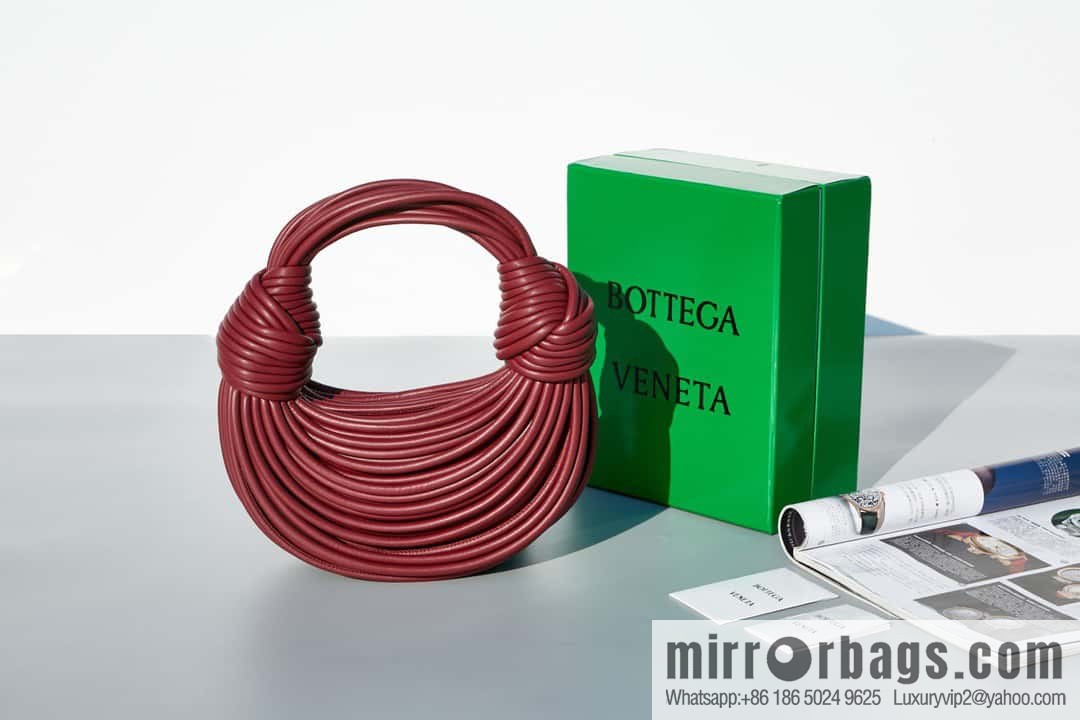 Bottega Veneta, model 680934 autumn and winter new Jodie ramen clutch bag number: 80803 #cinnabar red