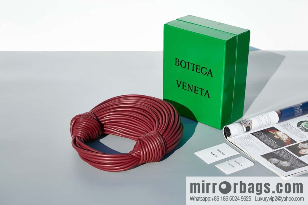 Bottega Veneta, model 680934 autumn and winter new Jodie ramen clutch bag number: 80803 #cinnabar red