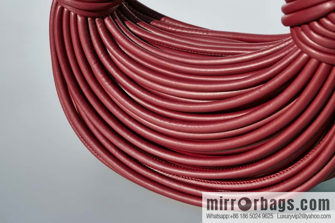 Bottega Veneta, model 680934 autumn and winter new Jodie ramen clutch bag number: 80803 #cinnabar red