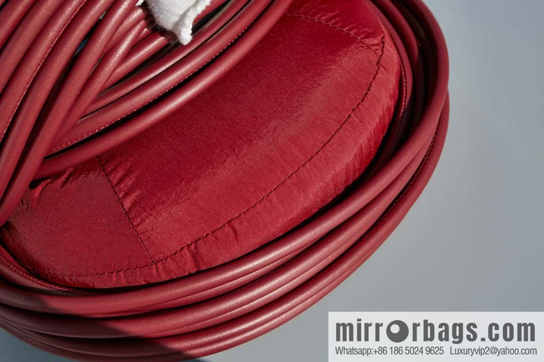 Bottega Veneta, model 680934 autumn and winter new Jodie ramen clutch bag number: 80803 #cinnabar red