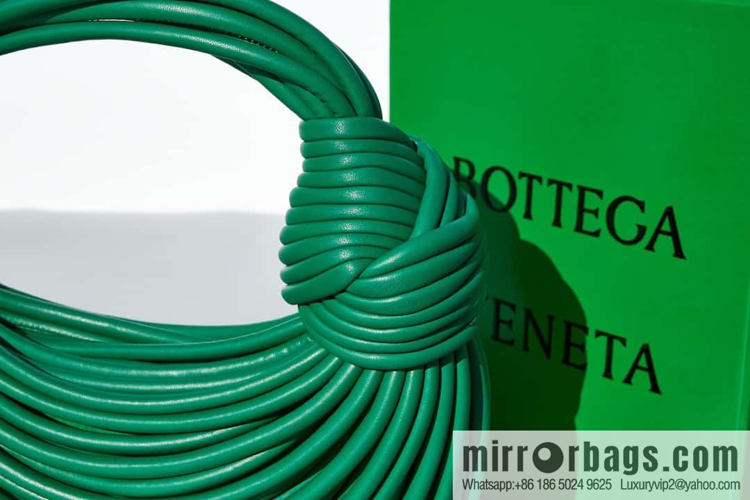 Bottega Veneta, model 680934 autumn and winter new Jodie ramen clutch bag number: 80803 #grass green