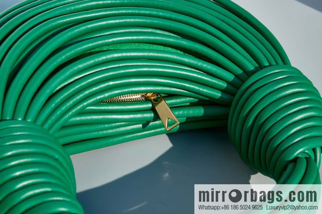 Bottega Veneta, model 680934 autumn and winter new Jodie ramen clutch bag number: 80803 #grass green