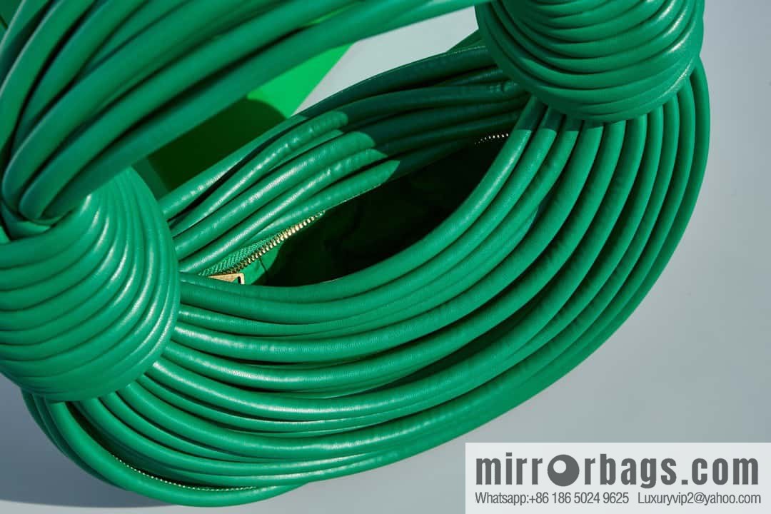 Bottega Veneta, model 680934 autumn and winter new Jodie ramen clutch bag number: 80803 #grass green