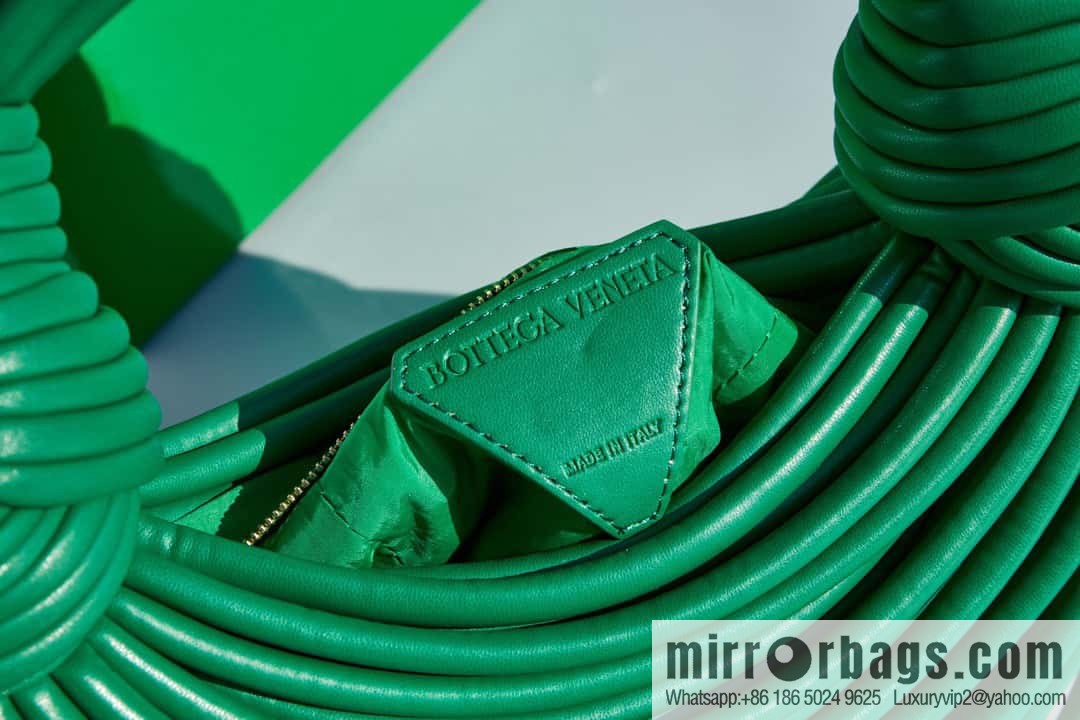 Bottega Veneta, model 680934 autumn and winter new Jodie ramen clutch bag number: 80803 #grass green