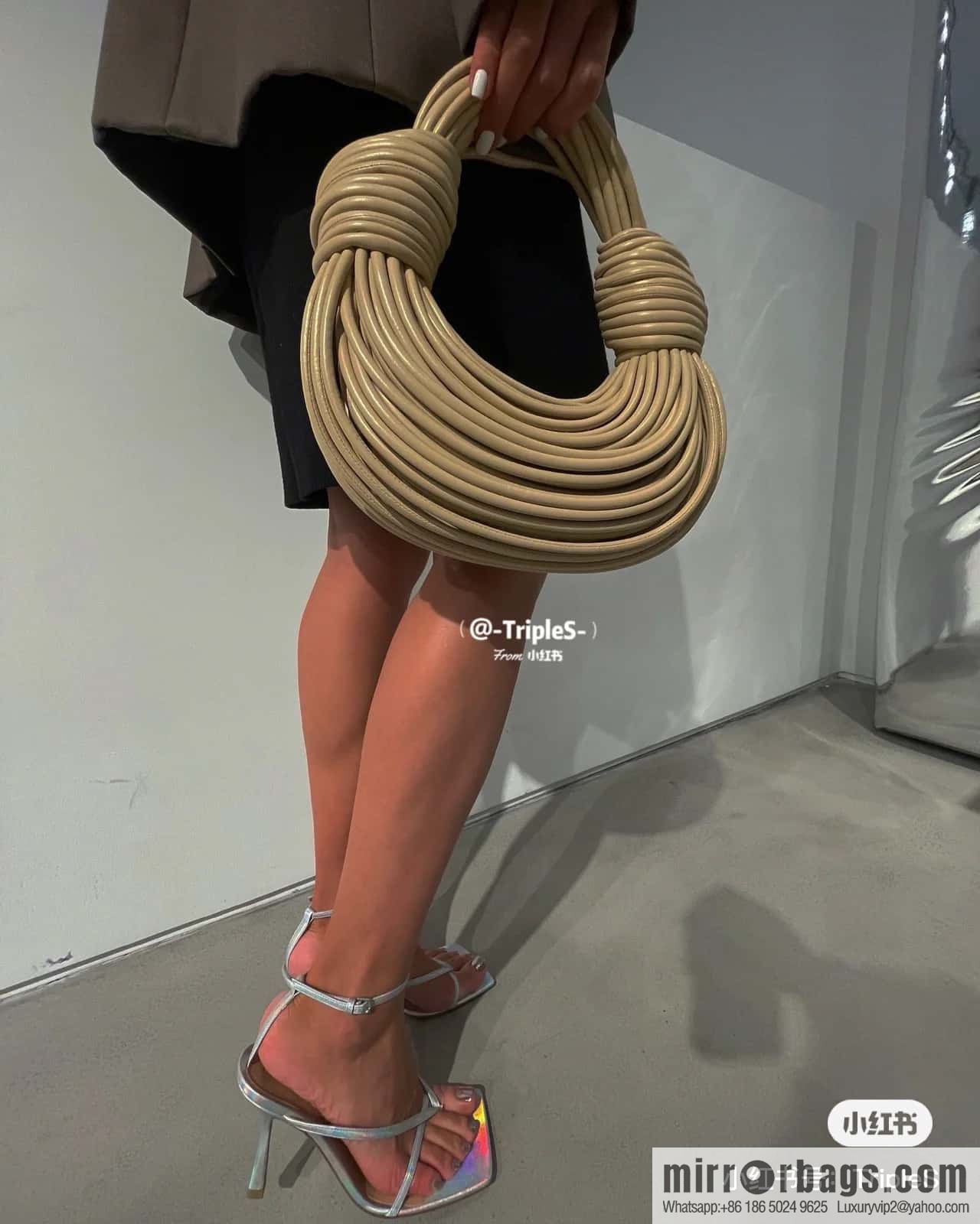 Bottega Veneta, model 680934 autumn and winter new Jodie ramen clutch bag number: 80803 #oat color