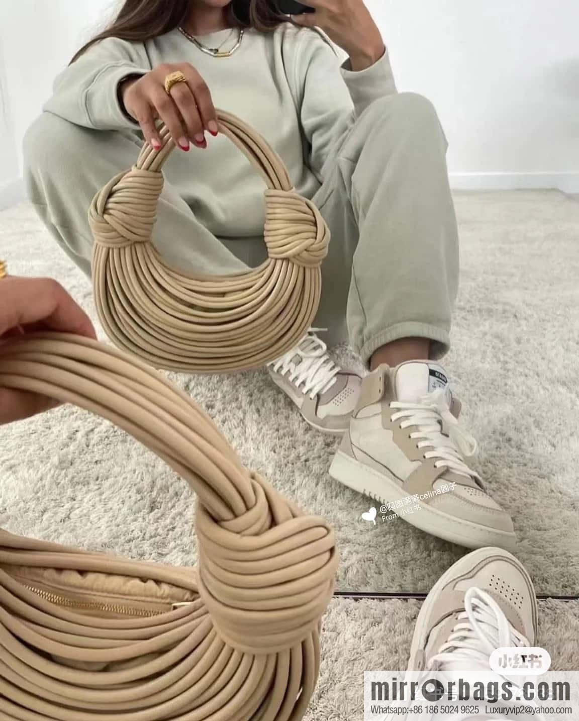 Bottega Veneta, model 680934 autumn and winter new Jodie ramen clutch bag number: 80803 #oat color