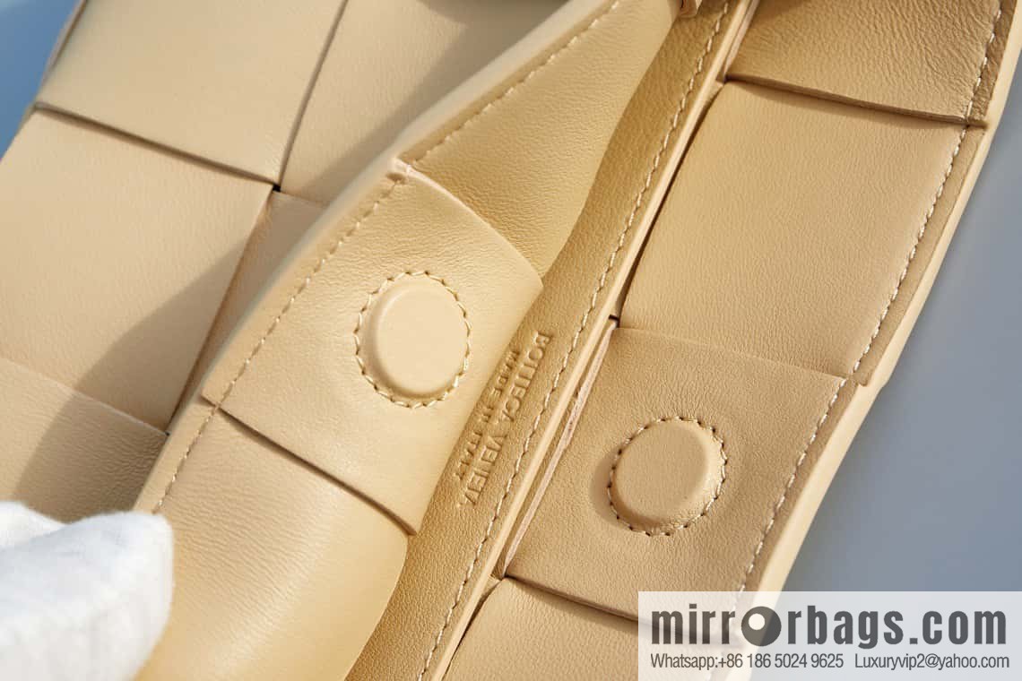 #BV 2023 Cassette Strap Underarm Bag, Model: 730543 Model 80846 Oatmeal