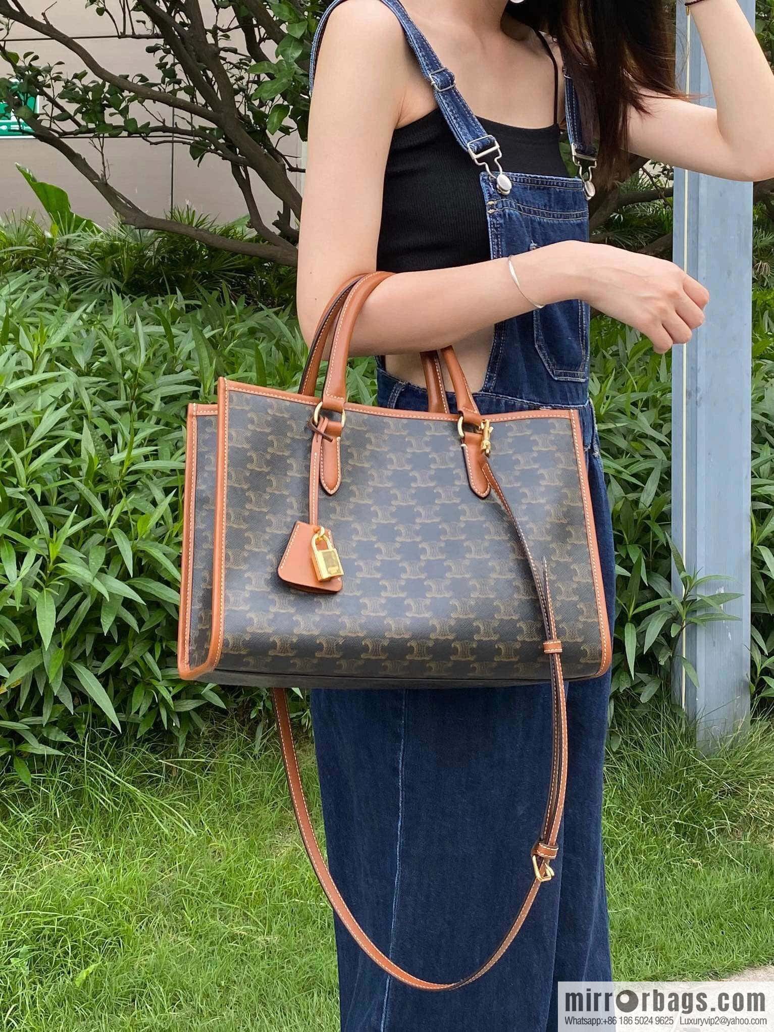 [Premium quality, all-steel hardware 】 𝗖𝗘𝗟𝗜𝗡𝗘 | horizontal tote small, model: 199742