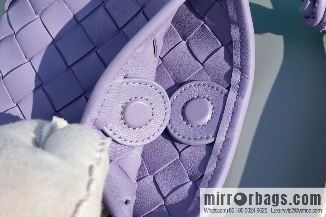 BottegaVeneta2023 new model, Baodiejia Bv spring and summer new mini sardines SARDINE model number: 744267 wisteria color