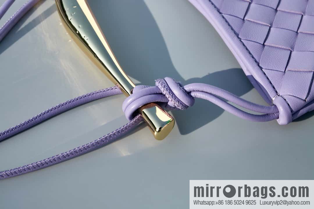 BottegaVeneta2023 new model, Baodiejia Bv spring and summer new mini sardines SARDINE model number: 744267 wisteria color
