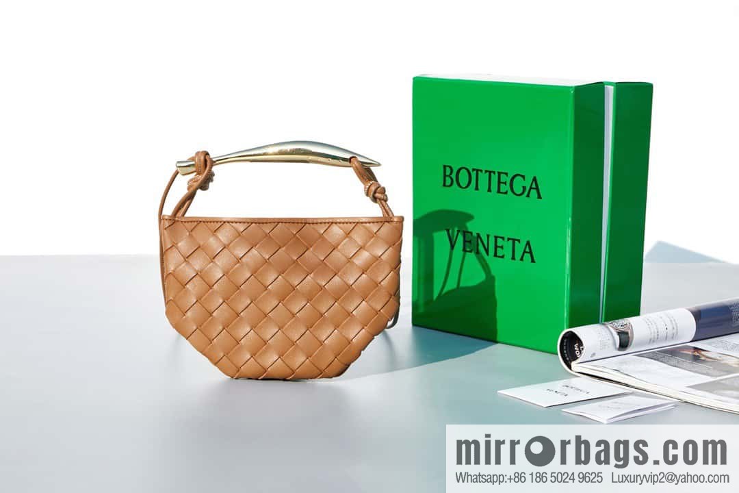 BottegaVeneta Bv spring and summer new mini sardines SARDINE model number: 744267 caramel color