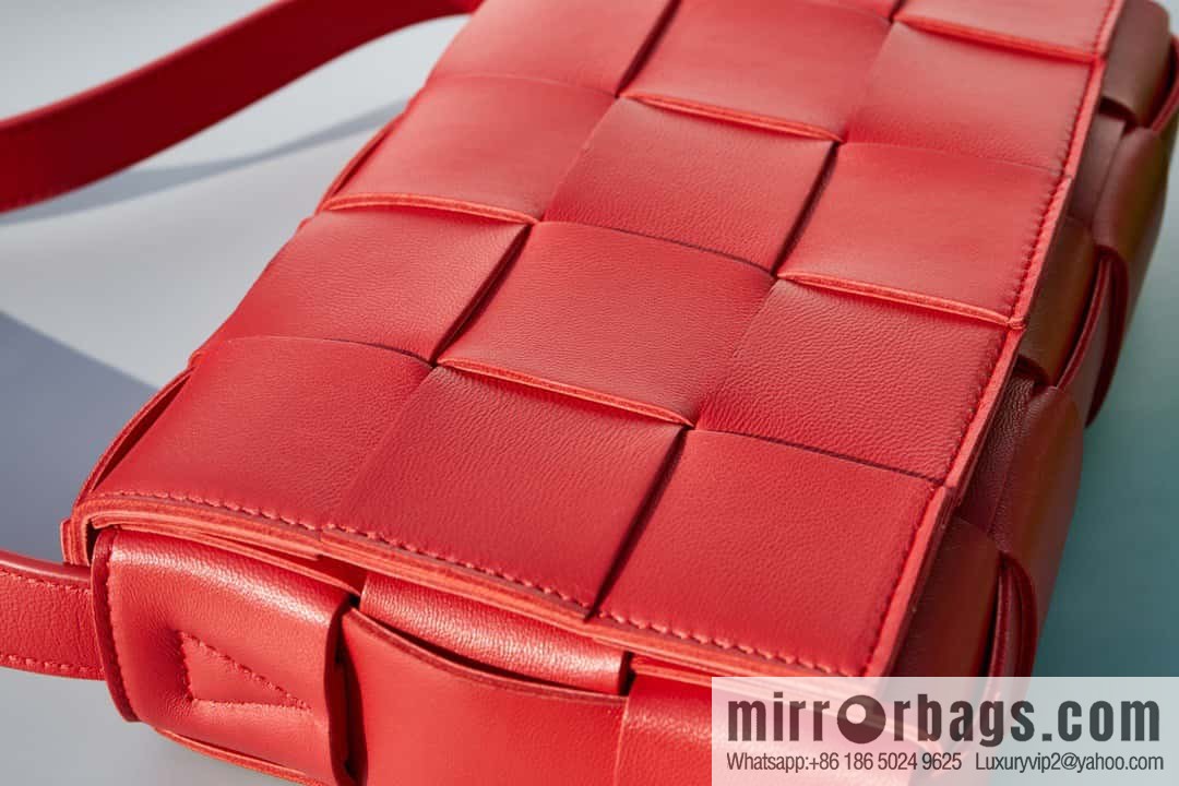 Bottega Veneta Number: 80820 #cassette braided Rubik's Cube bag, bright red