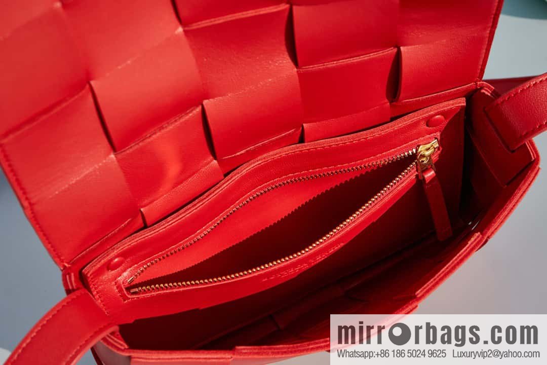Bottega Veneta Number: 80820 #cassette braided Rubik's Cube bag, bright red