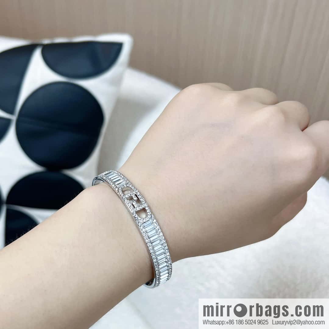 ❗New ❗️ ☀ New FENDI Fendi square diamond hollow letter bracelet bracelet ☀