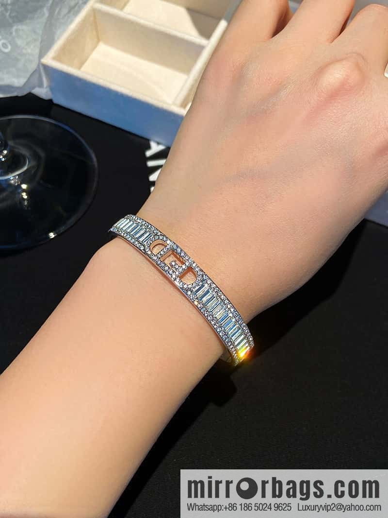 ❗New ❗️ ☀ New FENDI Fendi square diamond hollow letter bracelet bracelet ☀