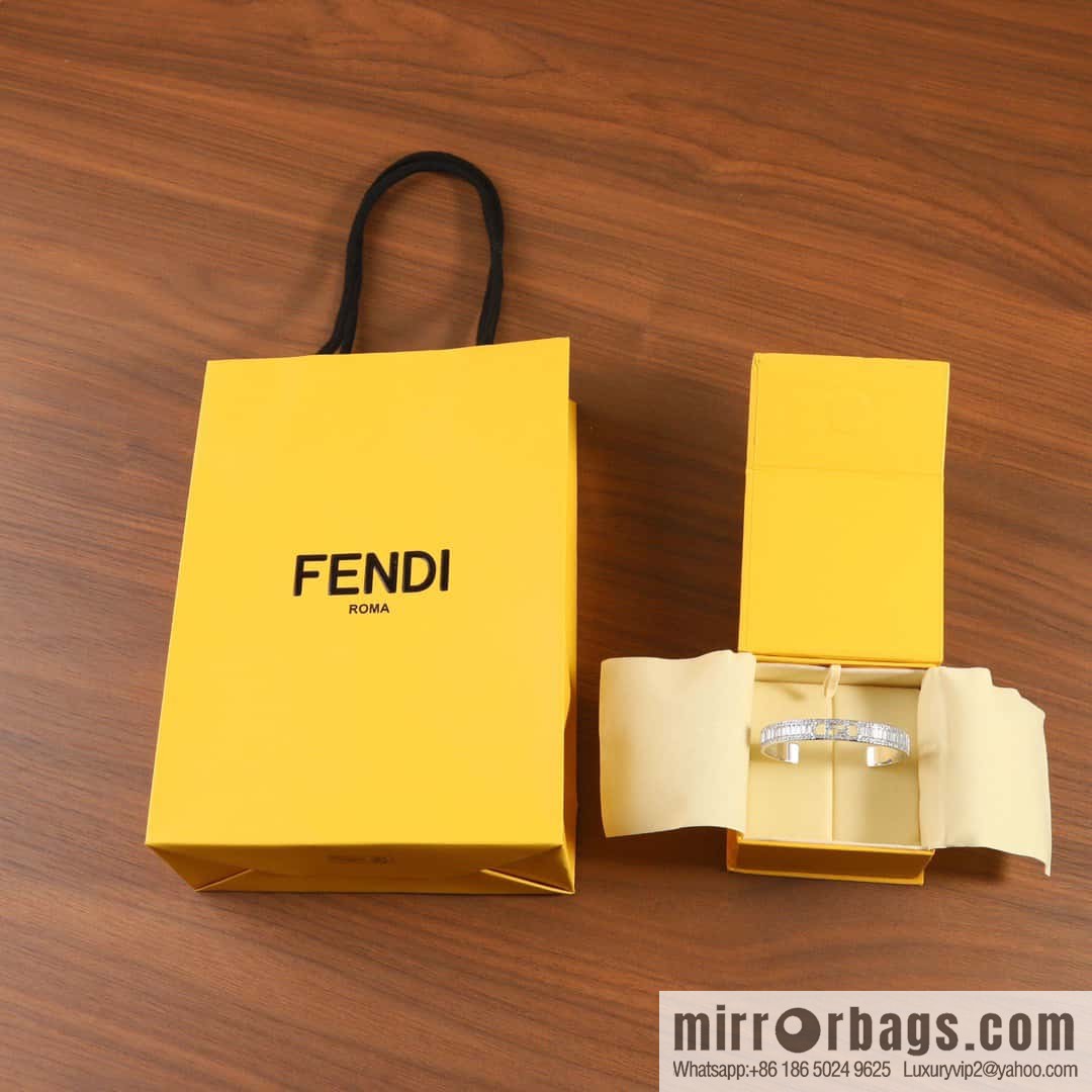 ❗New ❗️ ☀ New FENDI Fendi square diamond hollow letter bracelet bracelet ☀