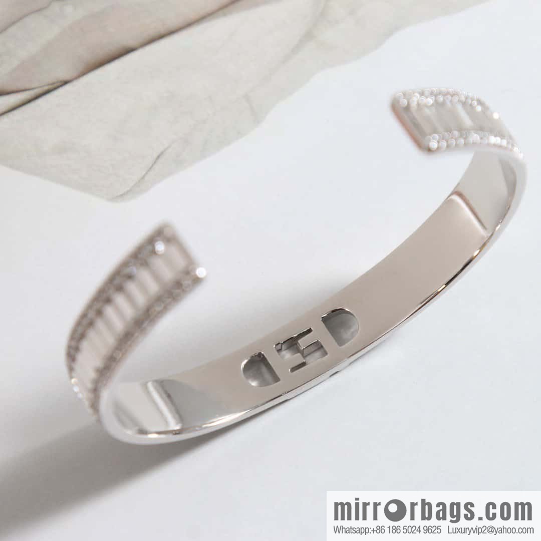 ❗New ❗️ ☀ New FENDI Fendi square diamond hollow letter bracelet bracelet ☀