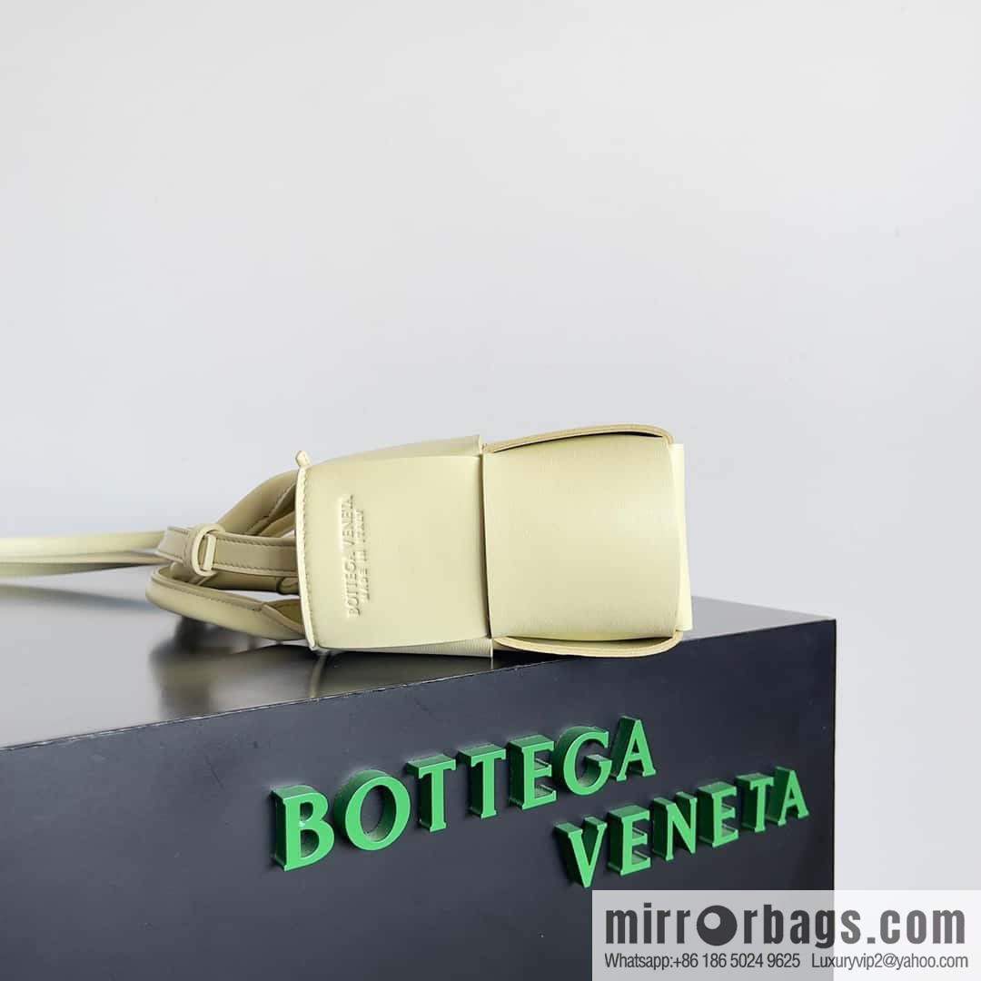 BV super mini tote bag 20cm ice cream color, model number: 729029.