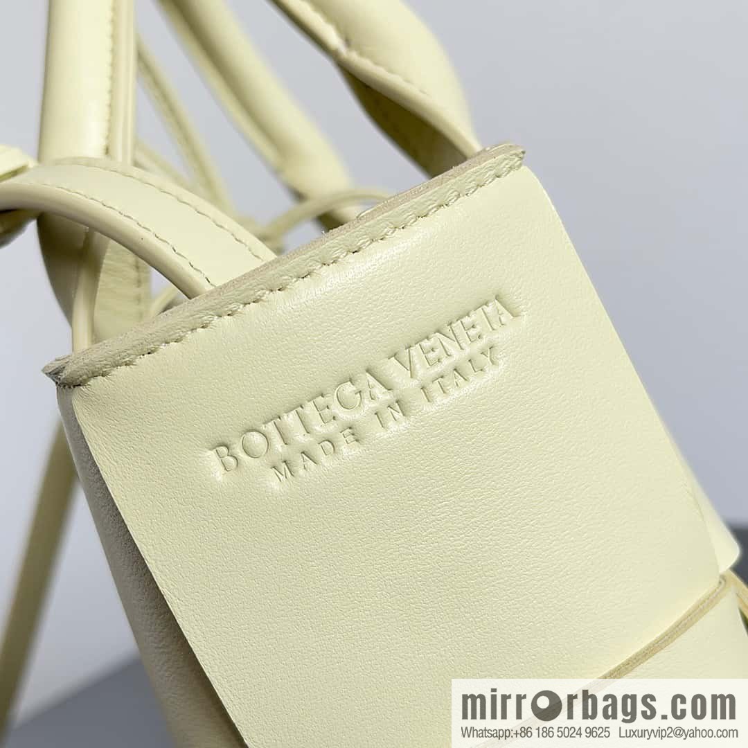 BV super mini tote bag 20cm ice cream color, model number: 729029.