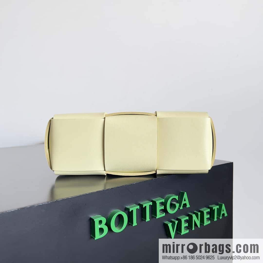 BV super mini tote bag 20cm ice cream color, model number: 729029.