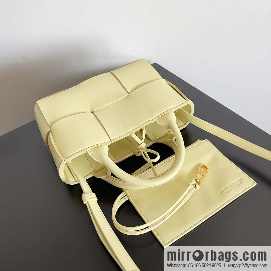 BV super mini tote bag 20cm ice cream color, model number: 729029.