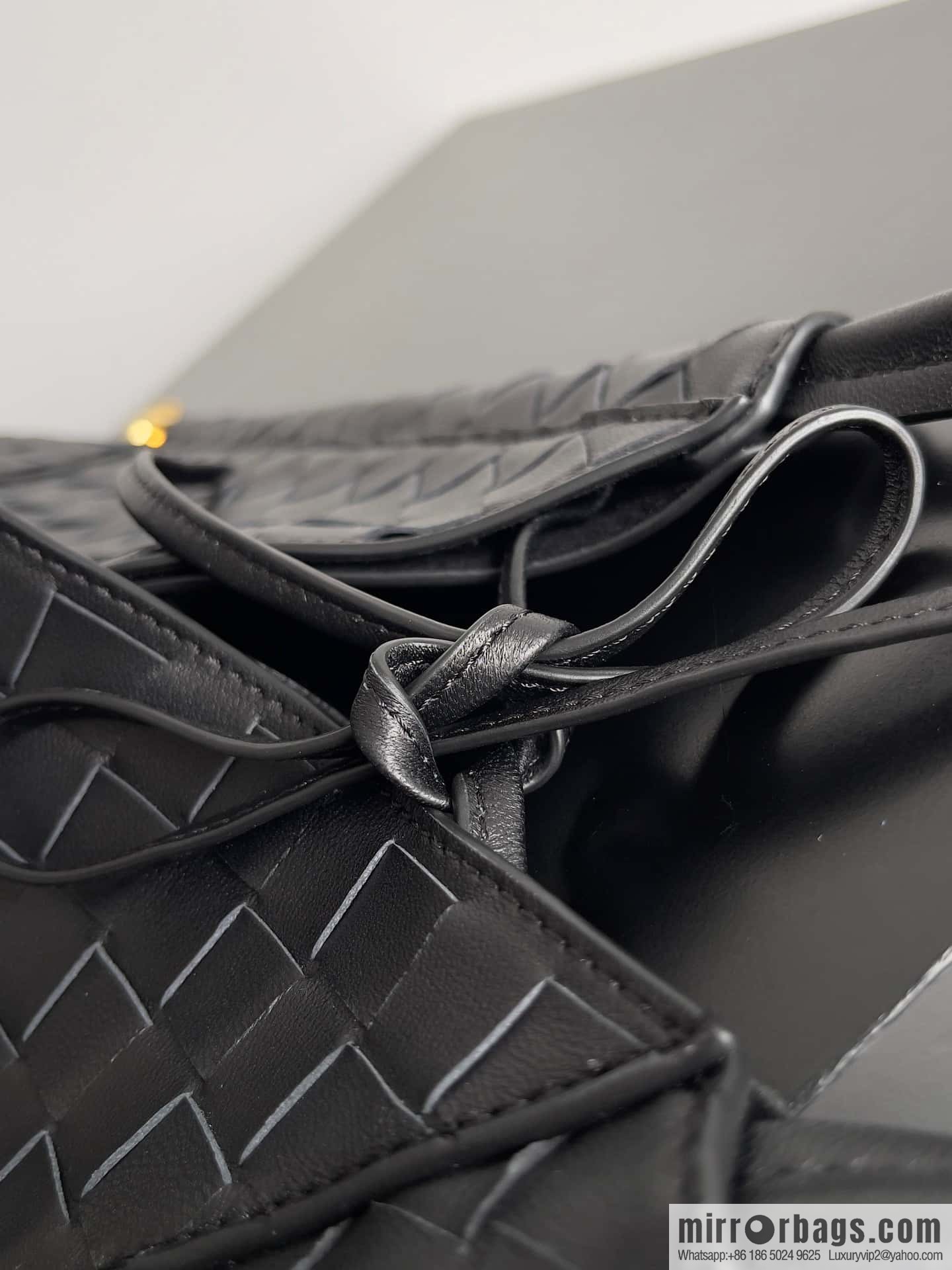 #BottegaVeneta, Yang Mi's latest bag type of the same Solstice Shoulder Ba, model number: 740990 large black