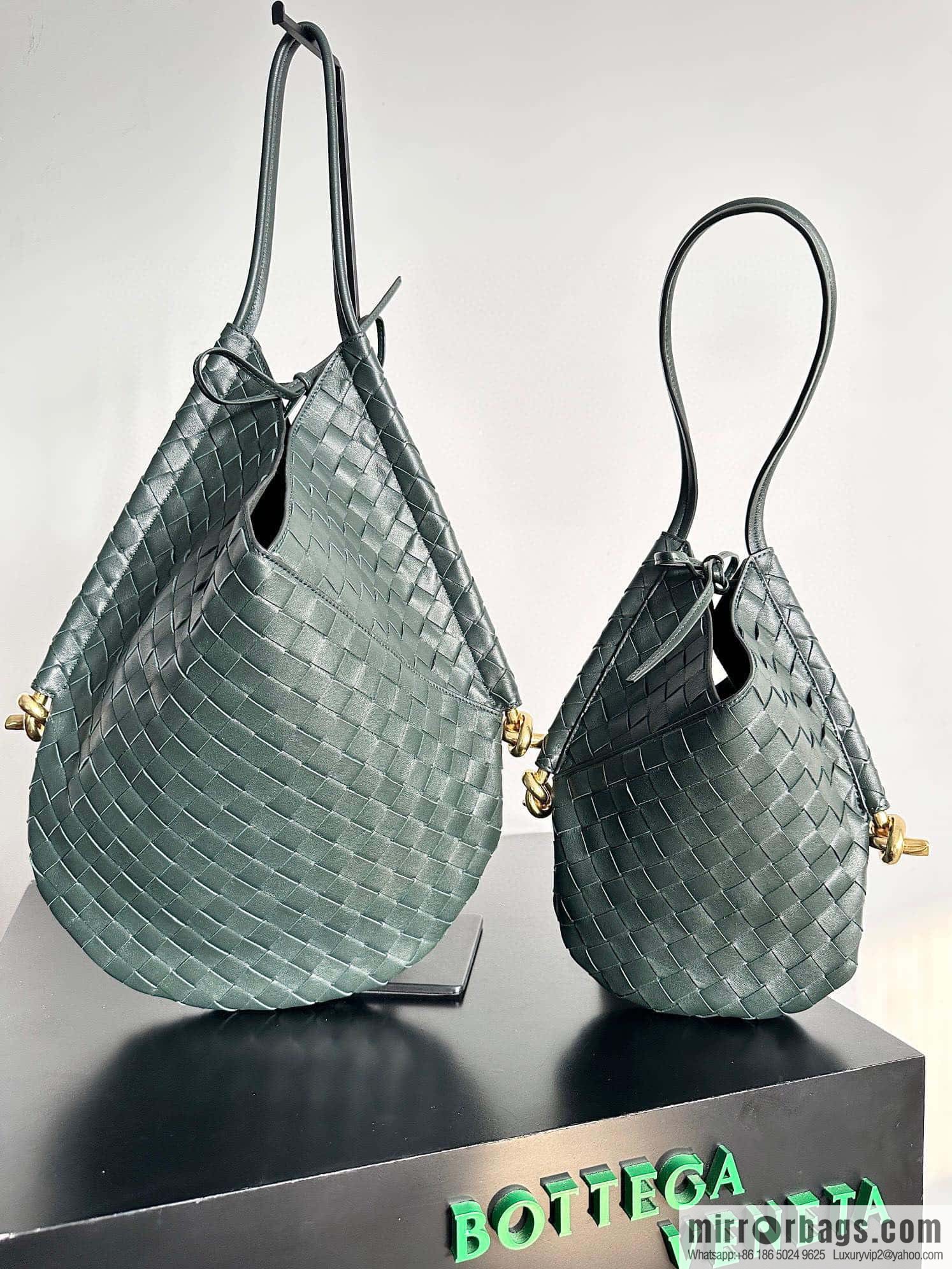 #BottegaVeneta, Yang Mi's latest bag type of the same Solstice Shoulder Ba, model number: 740990 large dark green.