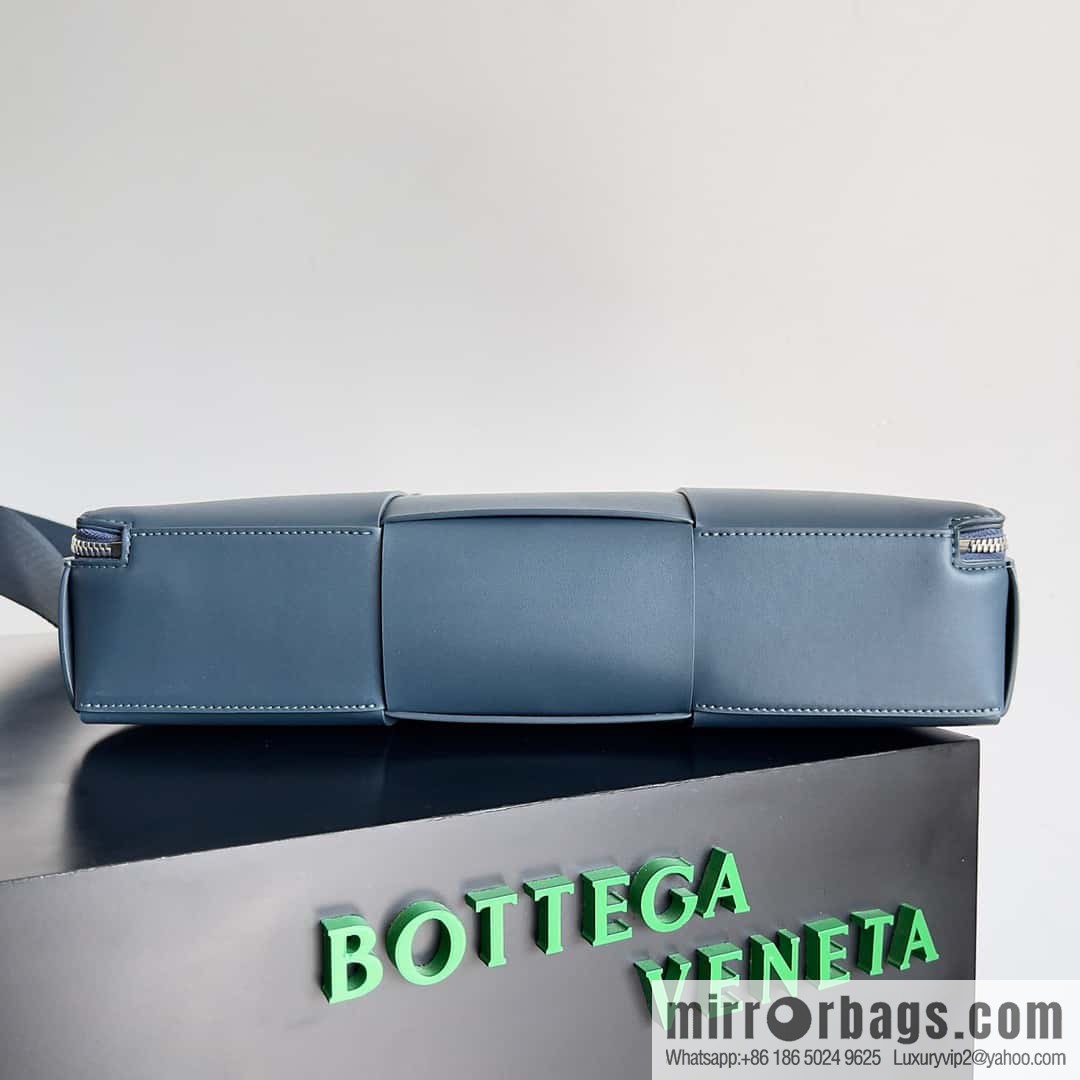 Bottega Veneta Large Braided Men's Briefcases Model 680120 Dark Blue
