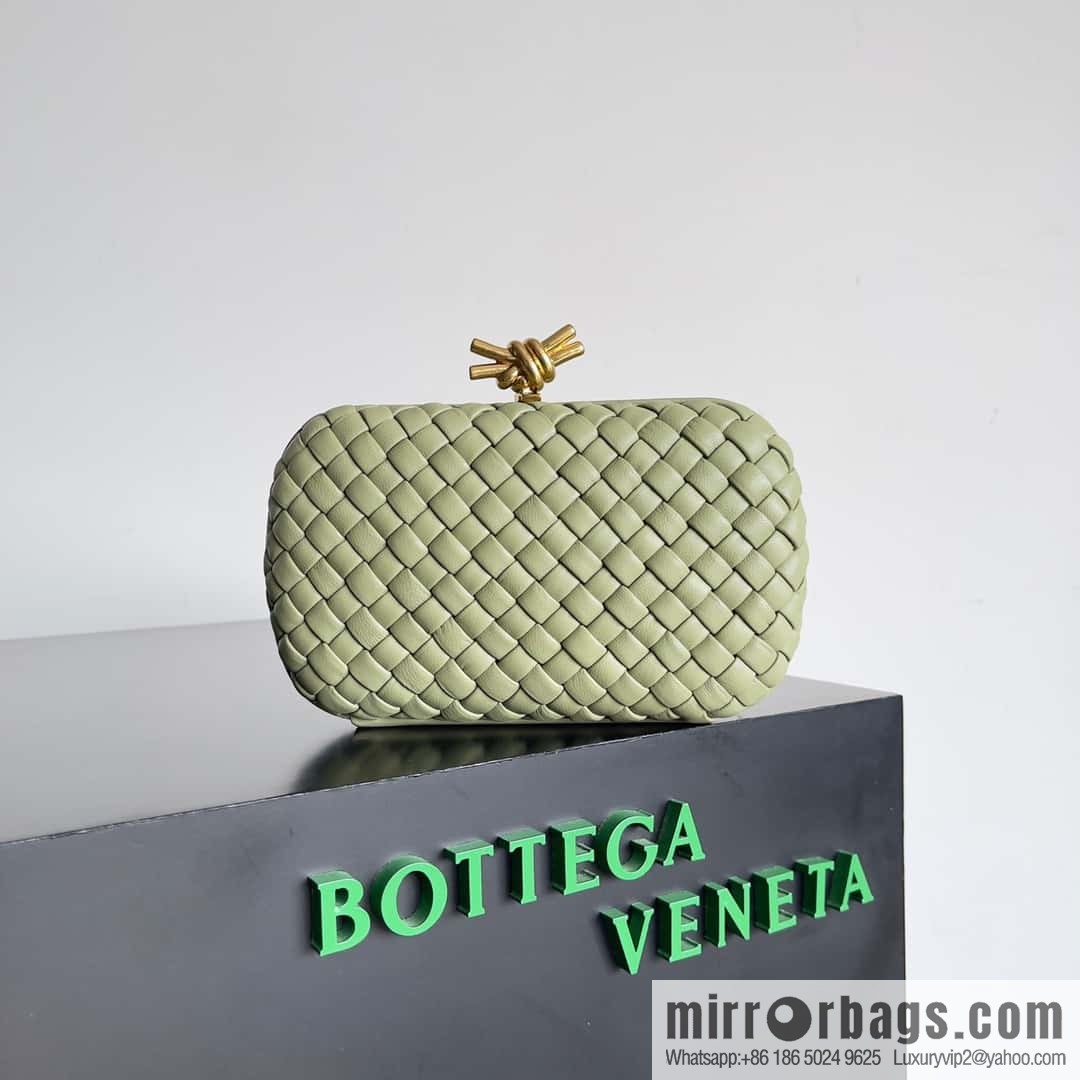 BottegaVeneta BV Knot | minaudiere: 717622 sheepskin